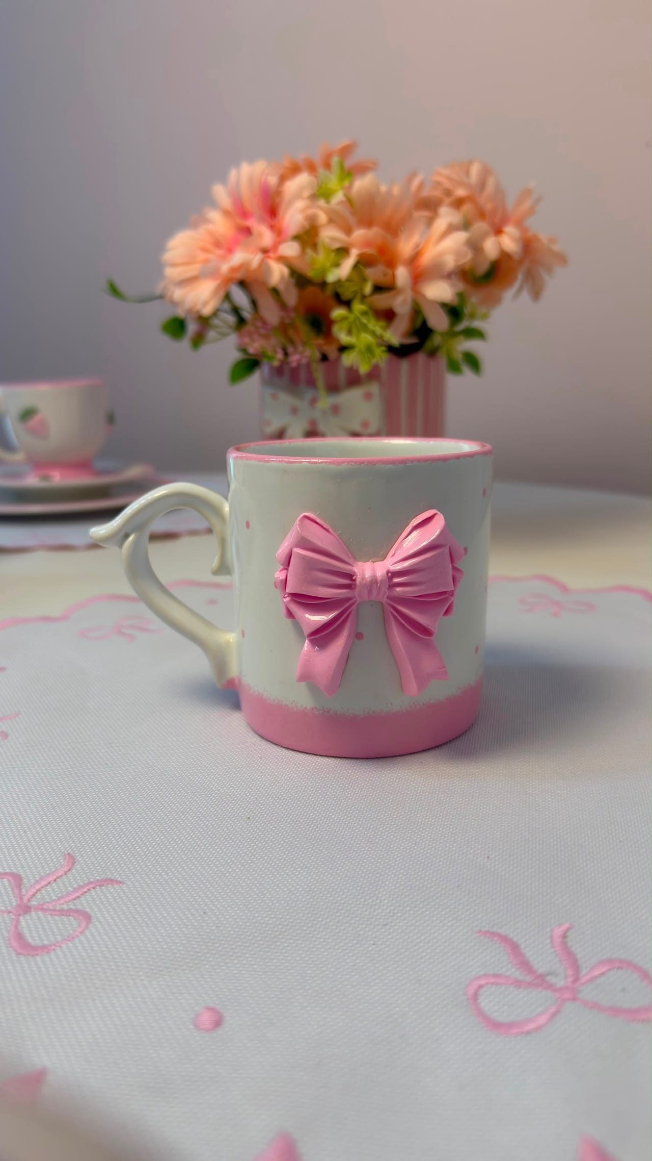 Caneca Decorativa com Laço Rosa 3D