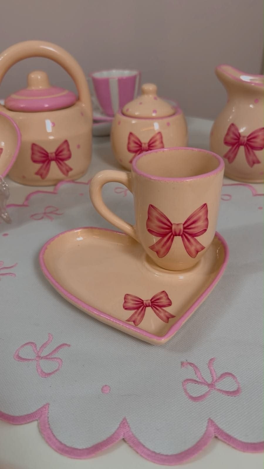 Conjunto Caneca Rosa Limão Siciliano com Pires de Coração